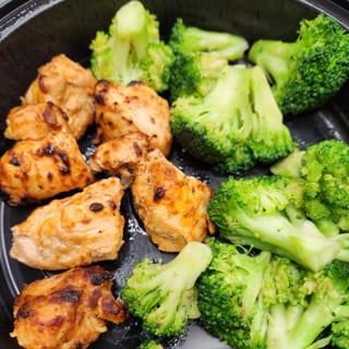 *KIDS CHICKEN KEBAB W/ BROCCOLI